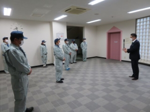 写真：年末業務従事者職員 激励