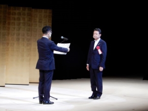 写真:感謝状の贈呈