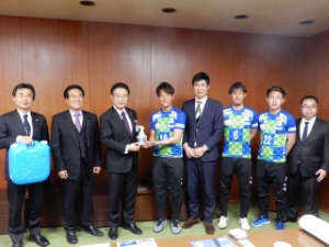 写真：zumaica（ズマイカ）からの寄附贈呈式