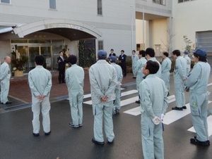 写真:年末業務従事者職員 激励