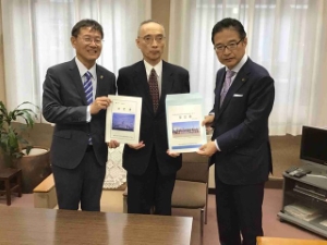 写真：津松阪港直轄海岸事業促進期成同盟会・三重県雲出川治水事業促進期成同盟会 要望活動1