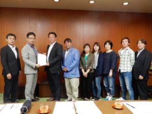 写真：学童保育連絡協議会役員との懇談会