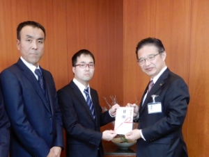 写真：三重友愛連絡会寄附贈呈式