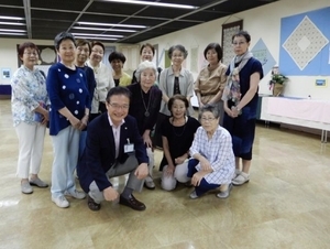 写真：ノルウェー・ハーダンガー刺繍 第10回刺繍教室作品展 鑑賞