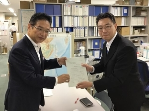 写真：国土交通省 土地・建設産業局地籍整備課 高藤喜史課長 訪問