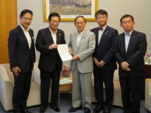 写真：官房長官