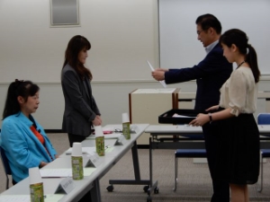 写真：津市ケーブルテレビ放送番組審議会委員委嘱式 委嘱状交付、挨拶1