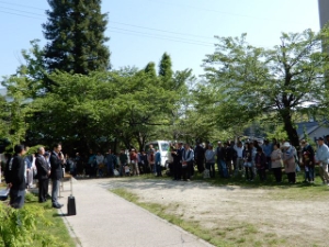 写真:津偕楽公園除草・清掃活動(全教一斉ひのきしんデー) 挨拶