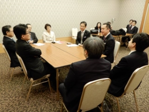 写真:第6回幼稚園・保育所・認定こども園以外の無償化措置の対象範囲等に関する検討会