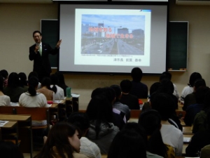 写真:三重短期大学 キャリア形成セミナー 講話