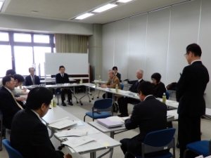 写真:第8回(仮称)津市久居ホール建設運営検討委員会・第9回同ホール管理運営検討委員会 挨拶、意見交換