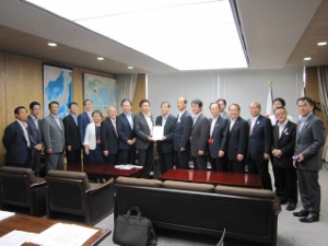 写真：合併特例債適用期限の再延長にかかる要望活動