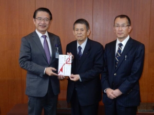 写真:JA津安芸からの寄附贈呈式