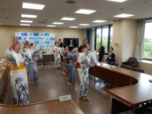 写真:津のまち音頭 つぅ津々浦々1