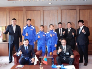 写真:ダルハン市青少年選手団