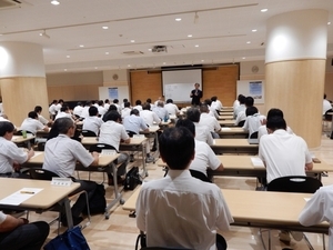 写真：平成27年度課長級職員組織経営セミナー