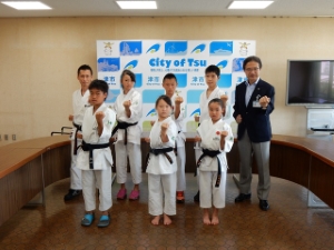 写真：小中学生全国空手道選手権大会出場選手 来訪1