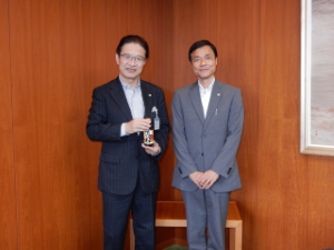 写真：生活協同組合コープみえ　西川幸城理事長 来訪