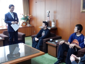 写真:スリーオンスリー全国大会出場選手 来訪