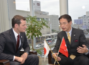 写真：【市長対談】ジュネーブ州議会議員　ピエール・モデ大臣との対談番組収録