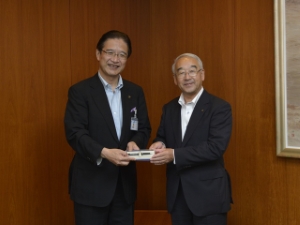 写真：上富良野町　向山富夫町長 来訪1