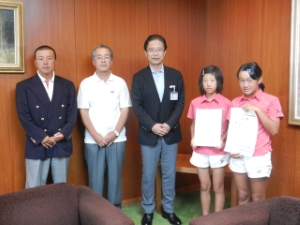 写真：全日本小学生ソフトテニス選手権大会出場選手 来訪