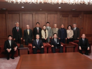 写真:真山流吟詠会総本部 種田真山会長と