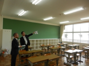写真：一志西小学校改修工事 視察