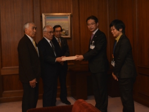 写真：故 松島保様からの寄附贈呈式