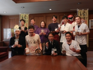 写真:うなぎ地域活性化プロジェクト「うな食うLOVE」来訪