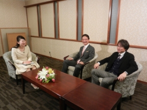 写真:三重テレビ放送 三重大学地域戦略センター 西村訓弘センター長との対談番組収録