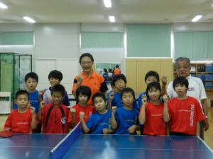 写真：松生卓球道場を訪問