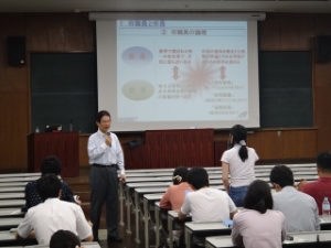 写真:東京大学経済学部 講演2