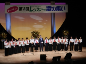 写真:第14回ミュージックステージレッスン 歌の集い 挨拶、「花は咲く」合唱