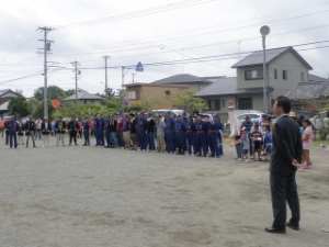 写真:香良洲方面団「石搗き行事」参加激励