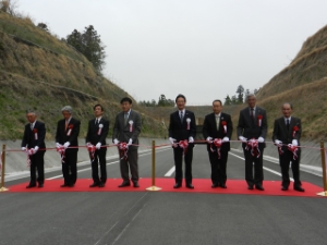 写真：グリーンロード竣工式 テープカット