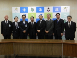 写真:津市行財政改革後期実施計画答申2