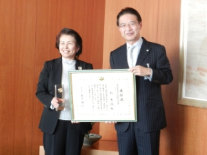 写真:三重大学の朴恵淑理事・副学長と