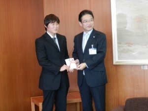 写真:三重友愛連絡会 津地区同盟からの「年末カンパ」寄附贈呈式