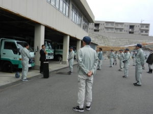 写真:年末業務従事職員激励