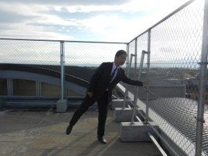 写真:屋上フェンス及び外付け階段の視察2