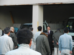 写真：年末業務従事職員激励