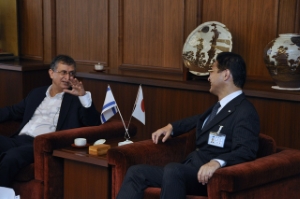 写真：ニシム・ベンシトリット駐日イスラエル大使との会談1