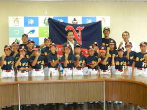 写真：第55回中日本総合男子ソフトボール選手権大会出場表敬1