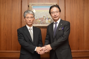 写真:市長と川嶋幸夫さん