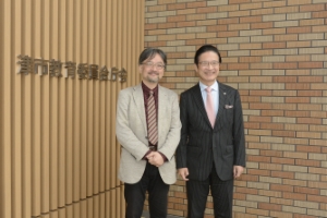 写真:市長と小松尚さん