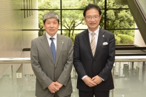 写真:市長と鶴岡信治さん