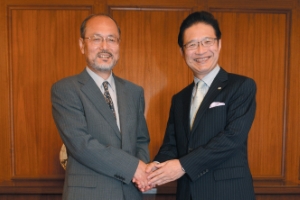 写真:市長と浦山益郎さん