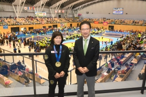 写真:市長と奥野春菜さん