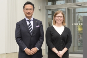 写真:市長とエミリー ヤンデルさん